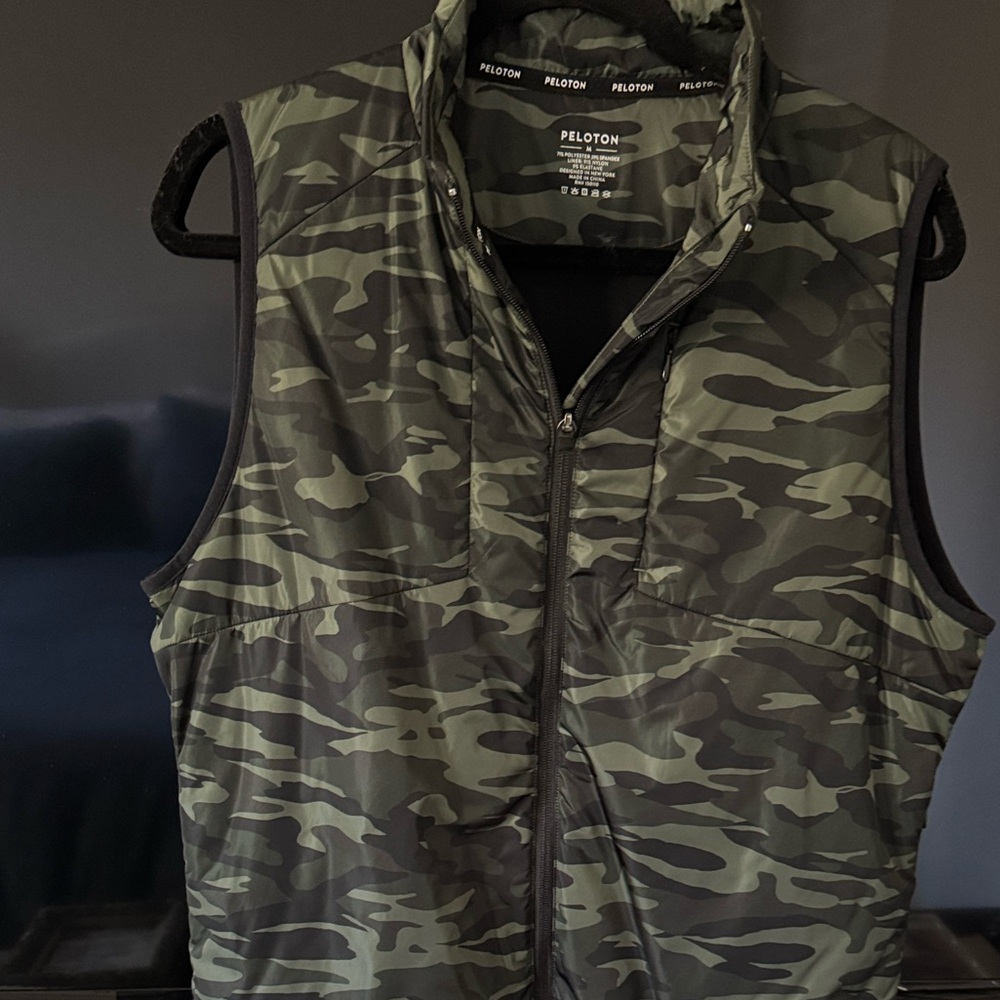 Peloton Black Camouflage Vest